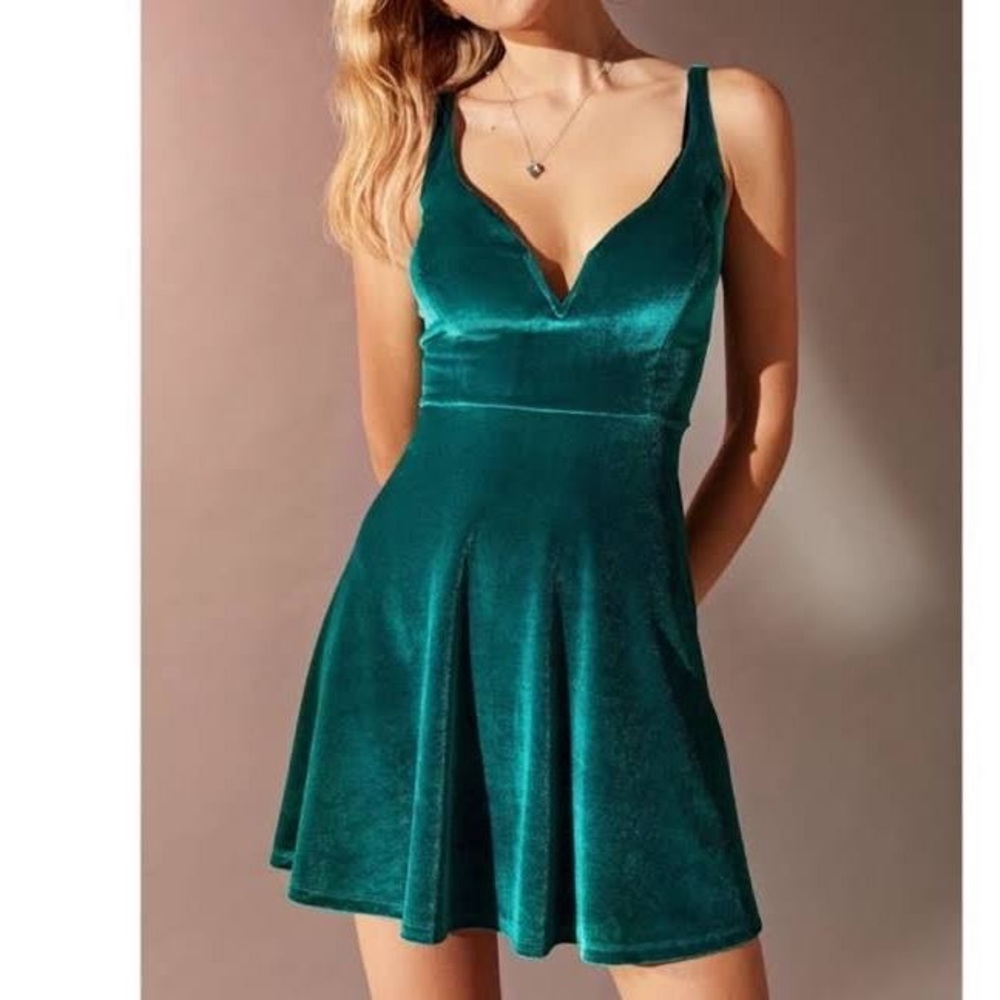 Kimchi Blue | Urban Outfitter Emerald Green Velvet Skater Dress